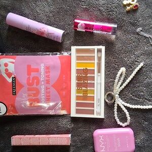 15 PEICE MAKE UP BUNDLE. I HAVE 3 LEFT. COMES WITH 1 LUX ITEM AND 1 JEWLERY.NWT